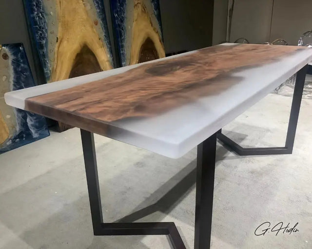 Table Résine Epoxy Blanche MSCOW noyer sud américain 3/4