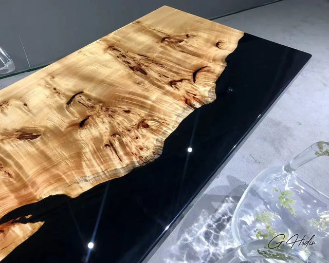 Table Résine Epoxy Noire TKYO camphre doré crop
