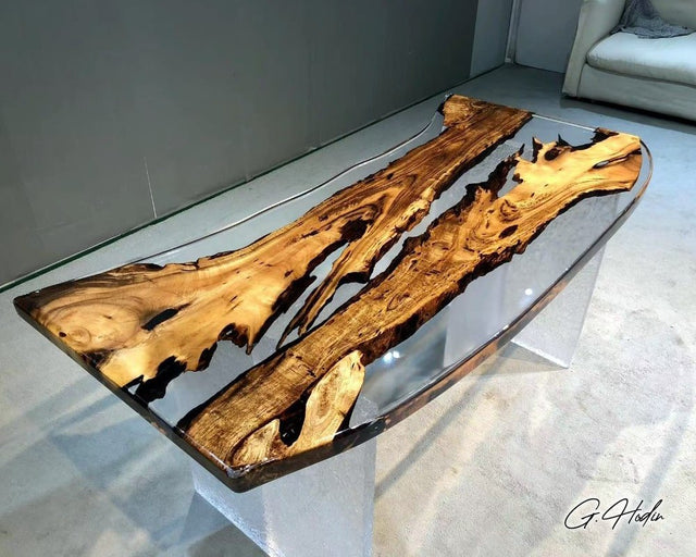 Table en bois et résine transparente